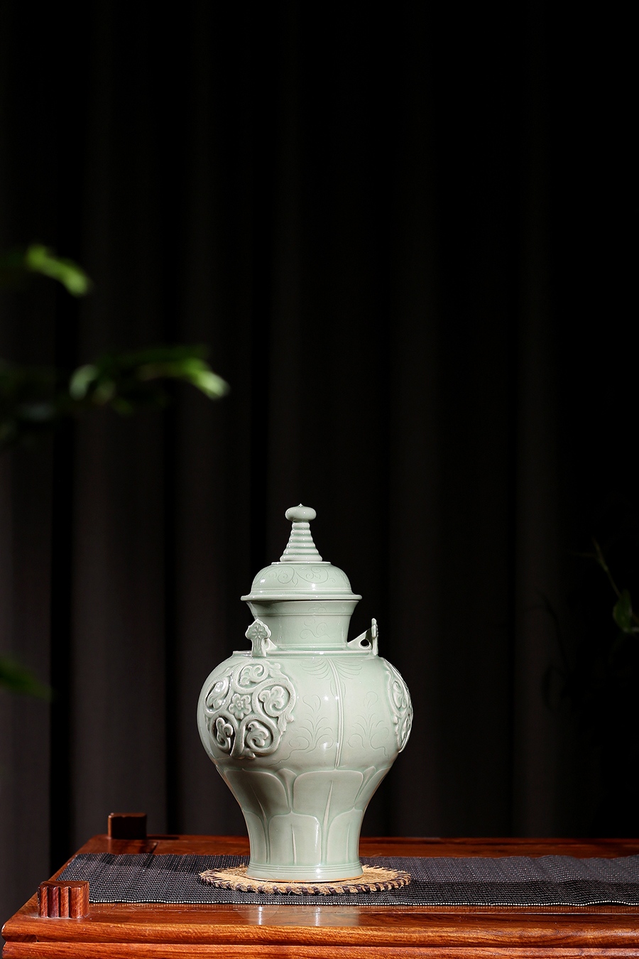 四系贴花宝塔盖罐