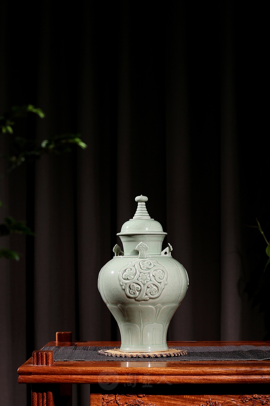 四系贴花宝塔盖罐