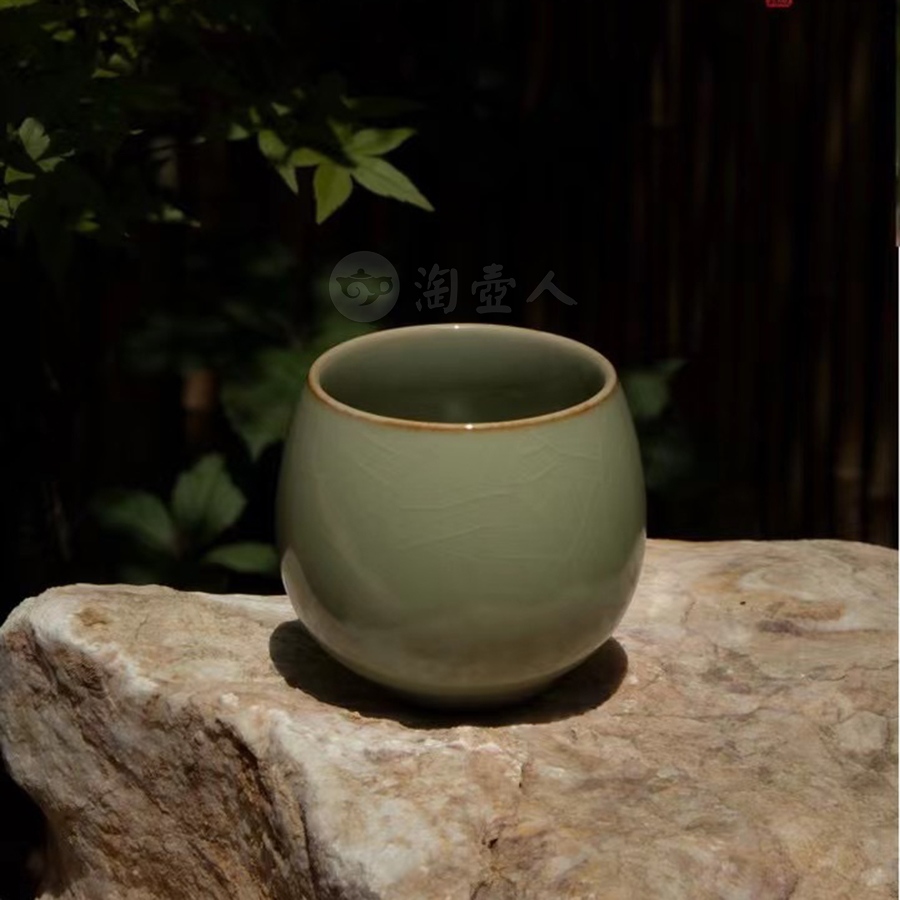 佛缘手握杯