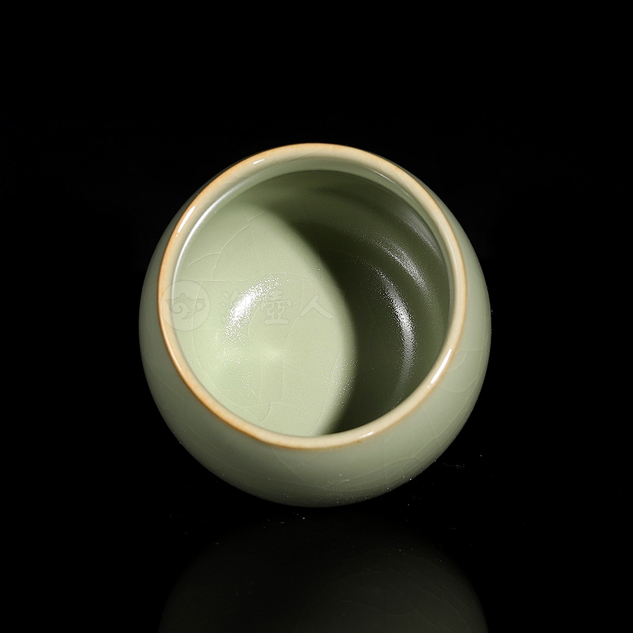 佛缘手握杯