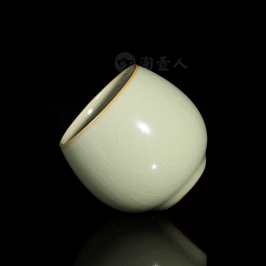 佛缘手握杯