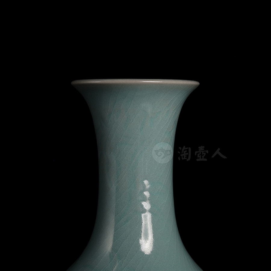 仿古刻花鹅颈瓶(孤品)