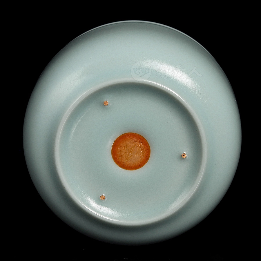 凝脂·支钉卧足杯