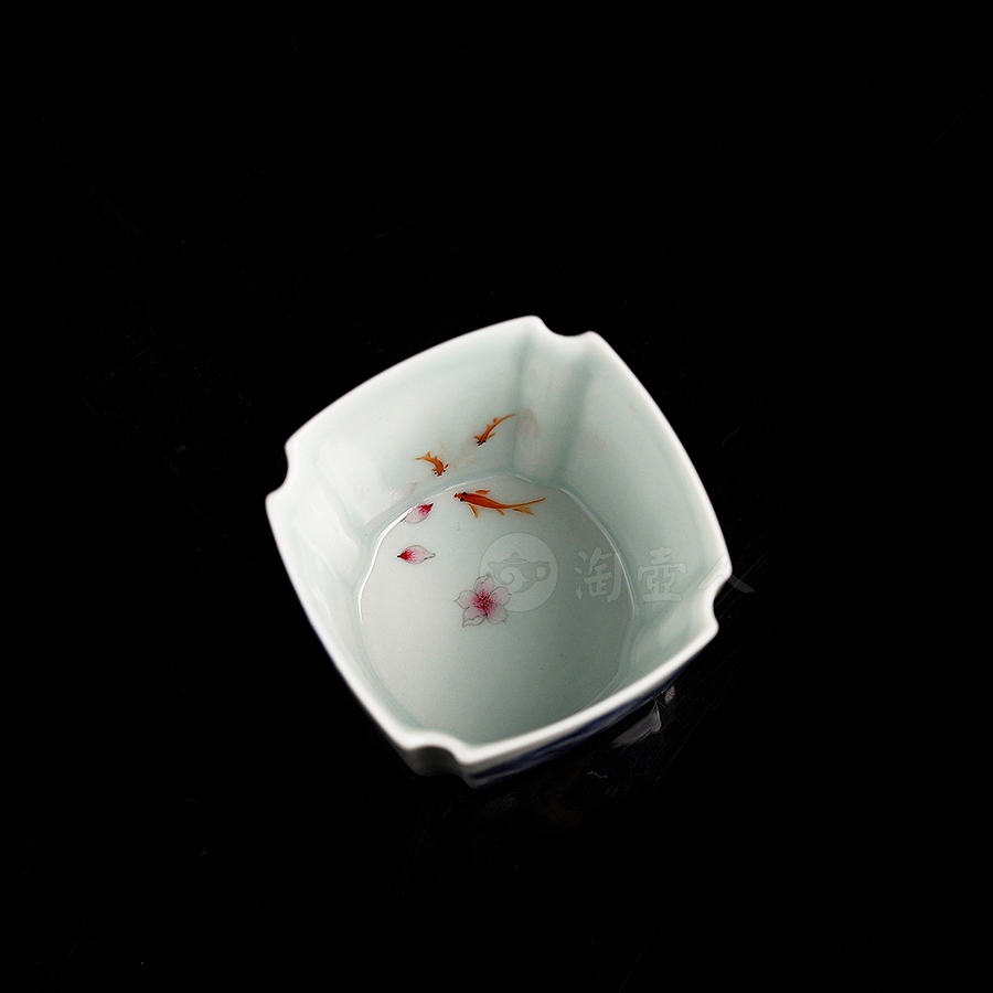 青花人物山水四方杯