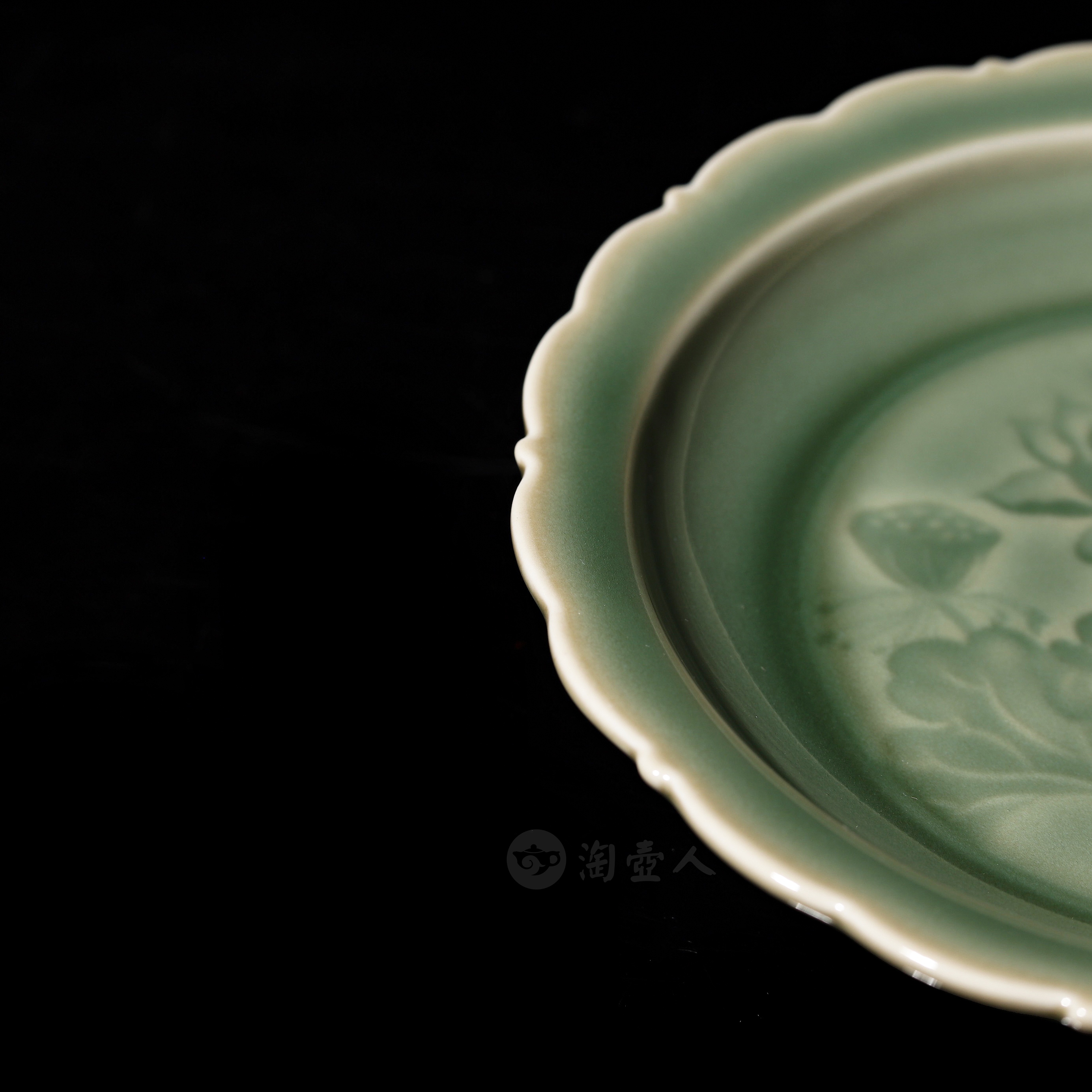 青瓷浮雕壶承-青色