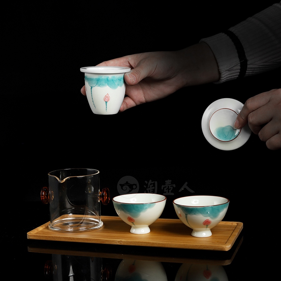 手绘粉青荷红茶泡套组