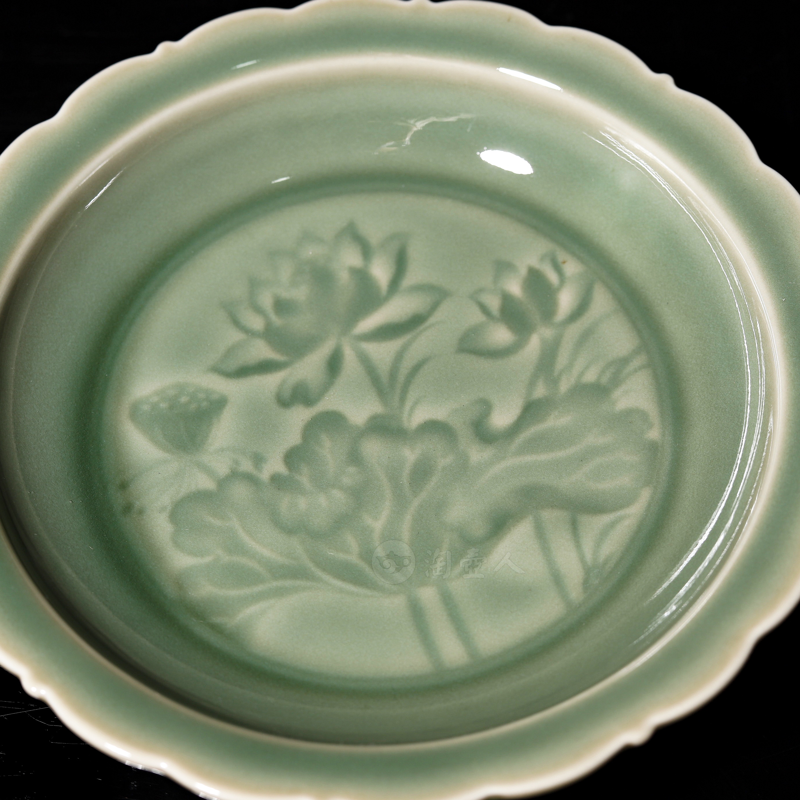 青瓷浮雕壶承-青色