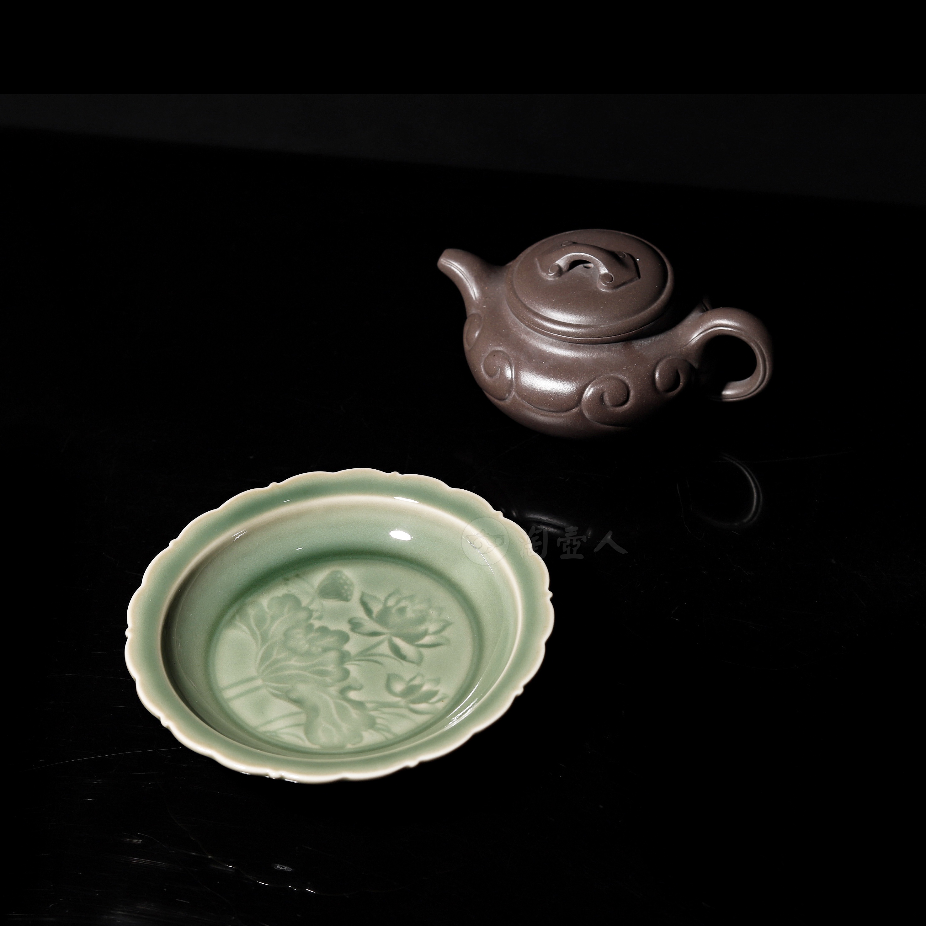 青瓷浮雕壶承-青色