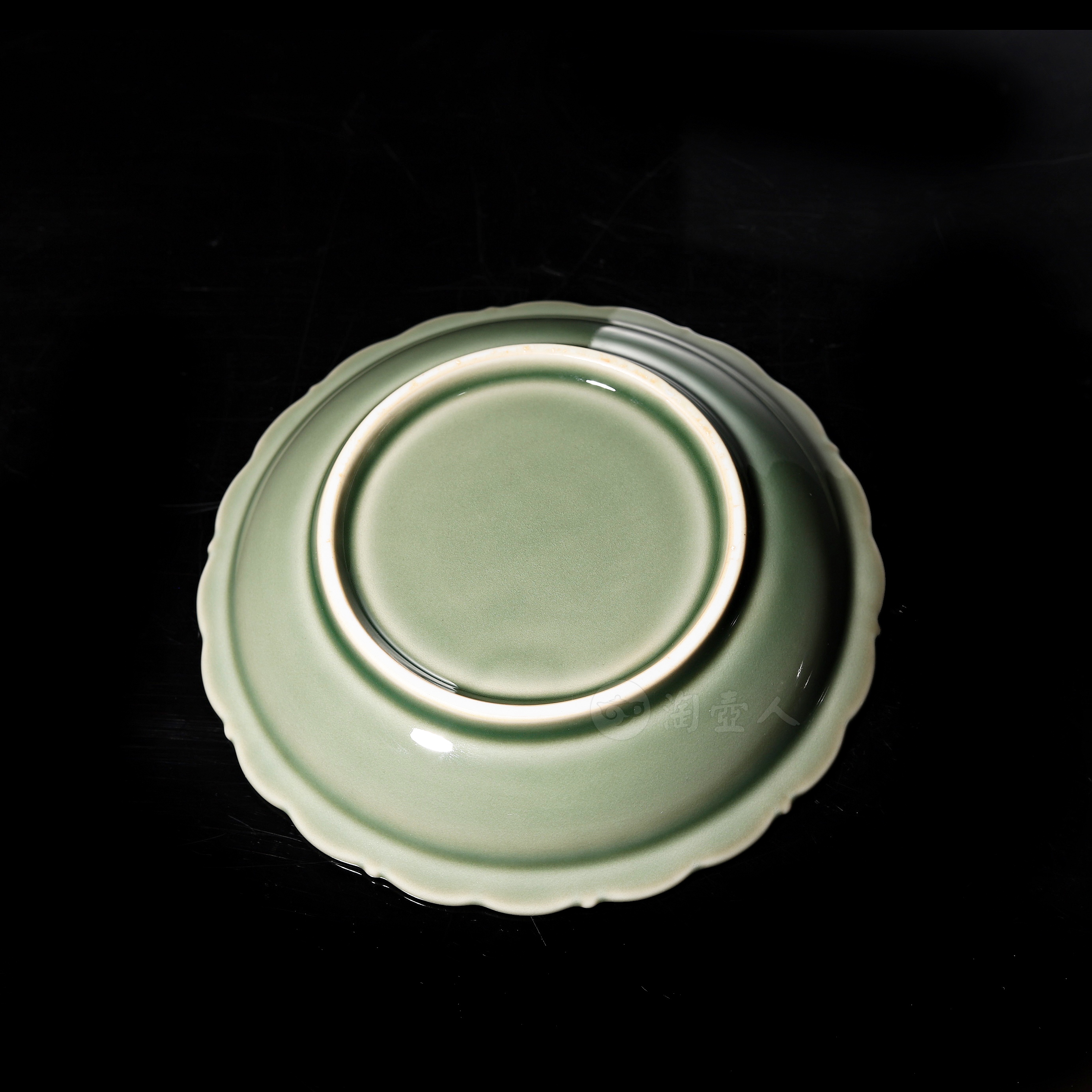 青瓷浮雕壶承-青色