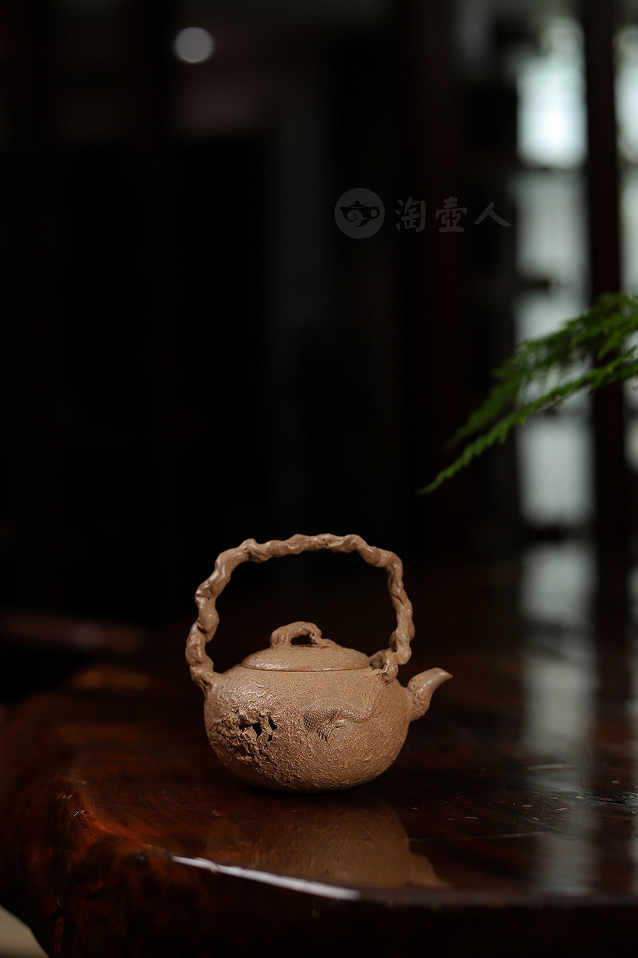 全手隐龙提梁壶