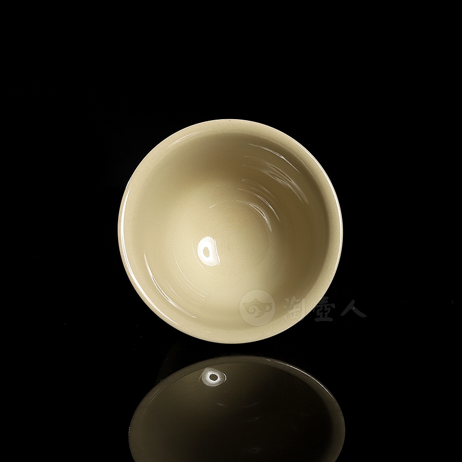 米黄釉莲瓣杯