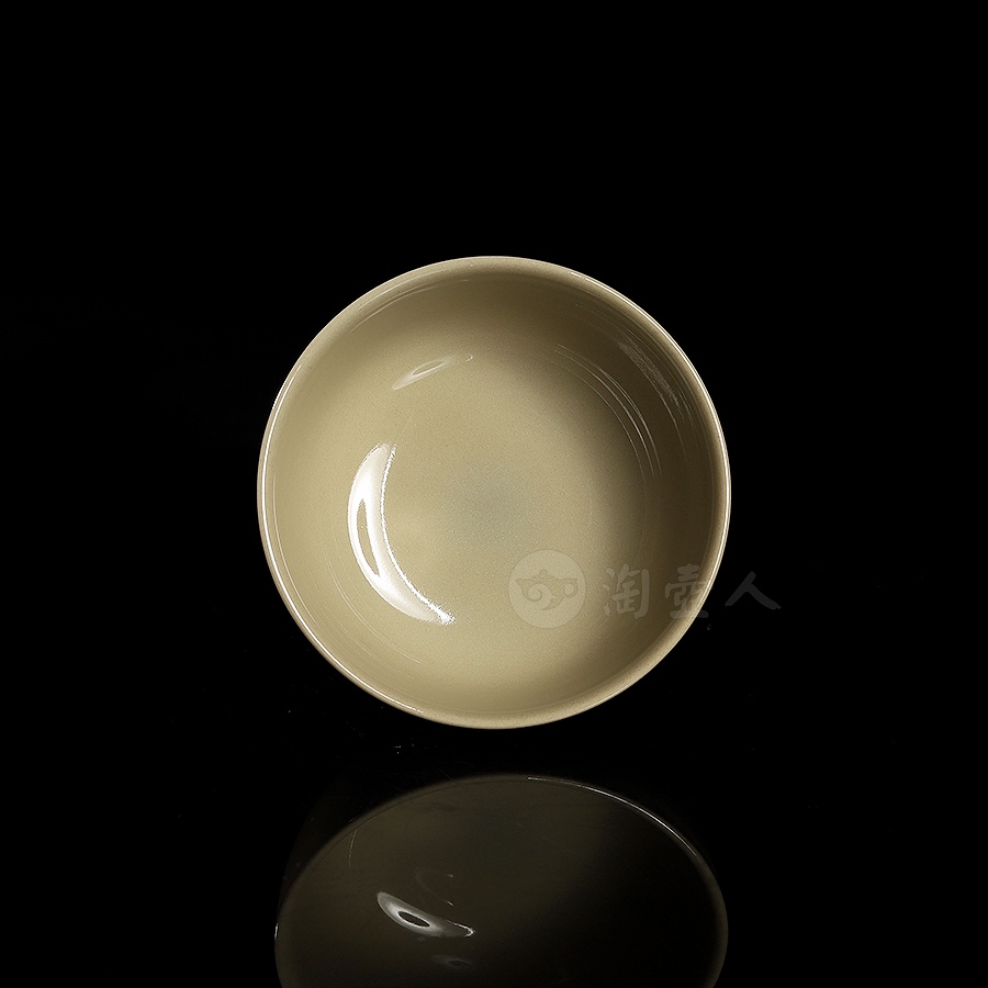 米黄釉牡丹纹手工杯