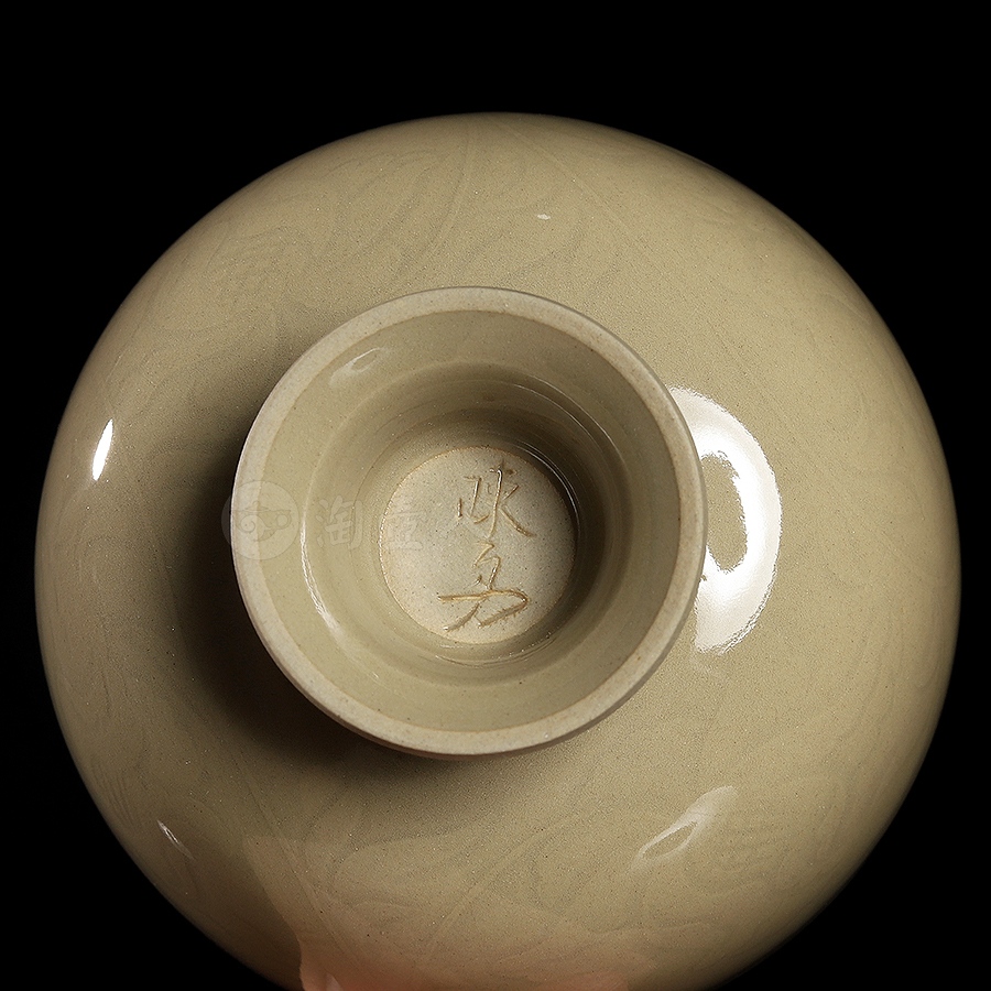 米黄釉牡丹纹手工杯