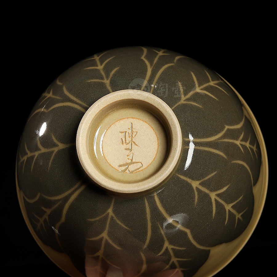 米黄釉宝莲手工杯