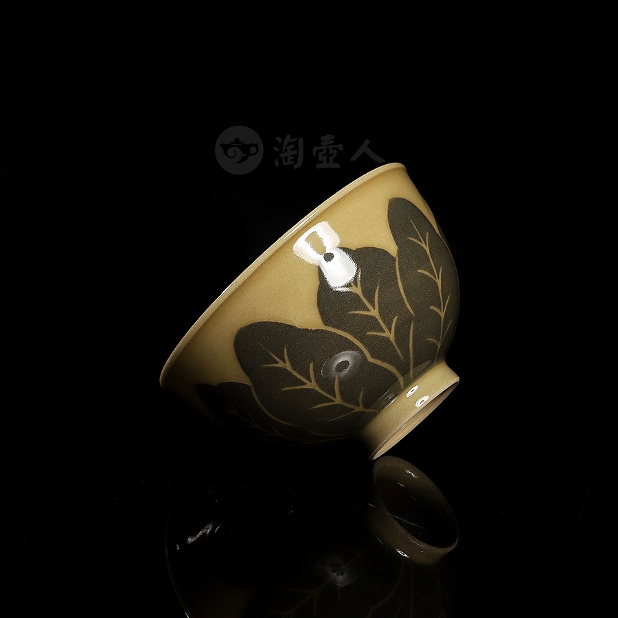 米黄釉宝莲手工杯