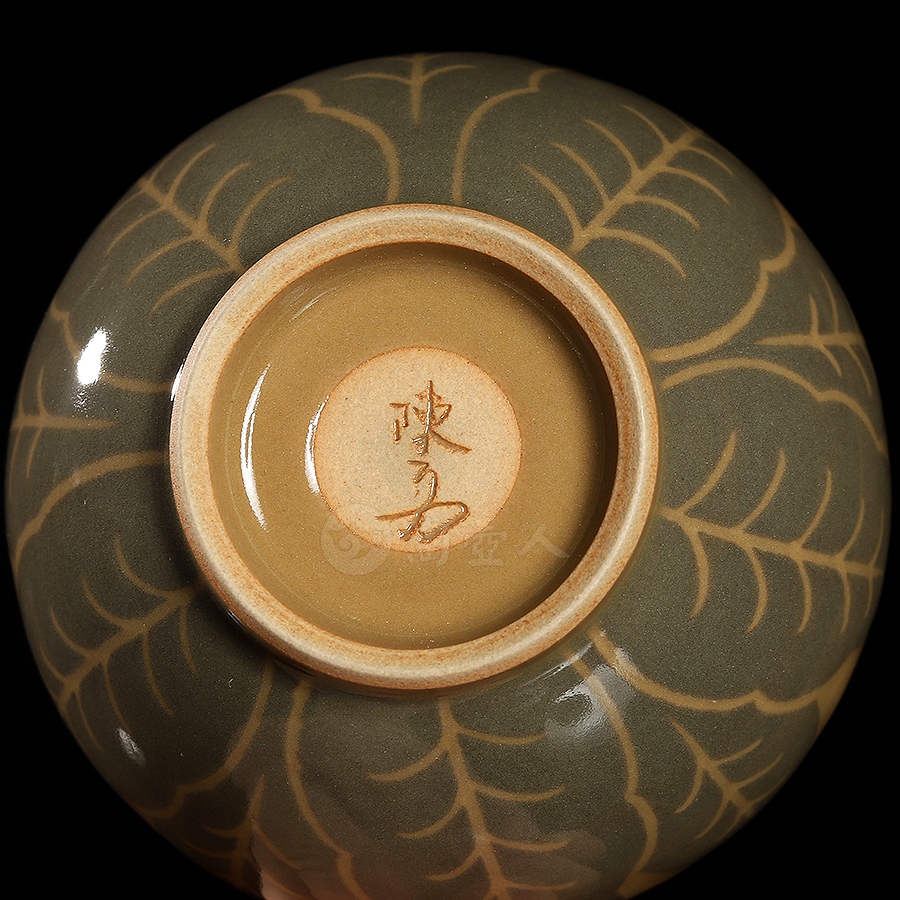 米黄釉宝莲手工杯