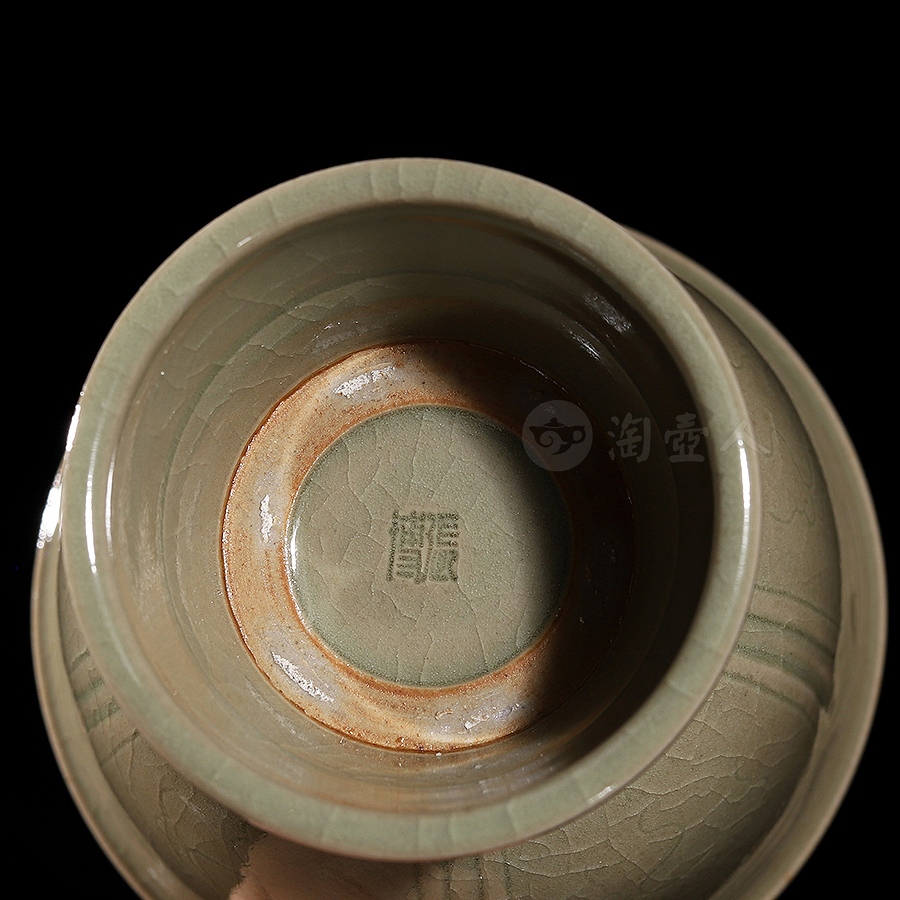 莲瓣高足杯