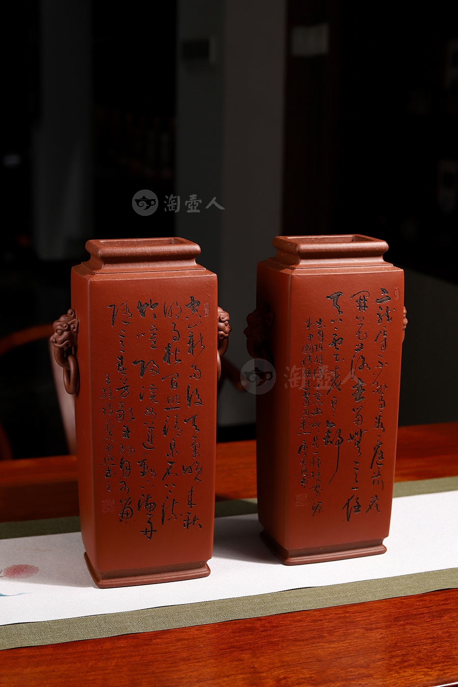 四方狮耳尊对瓶