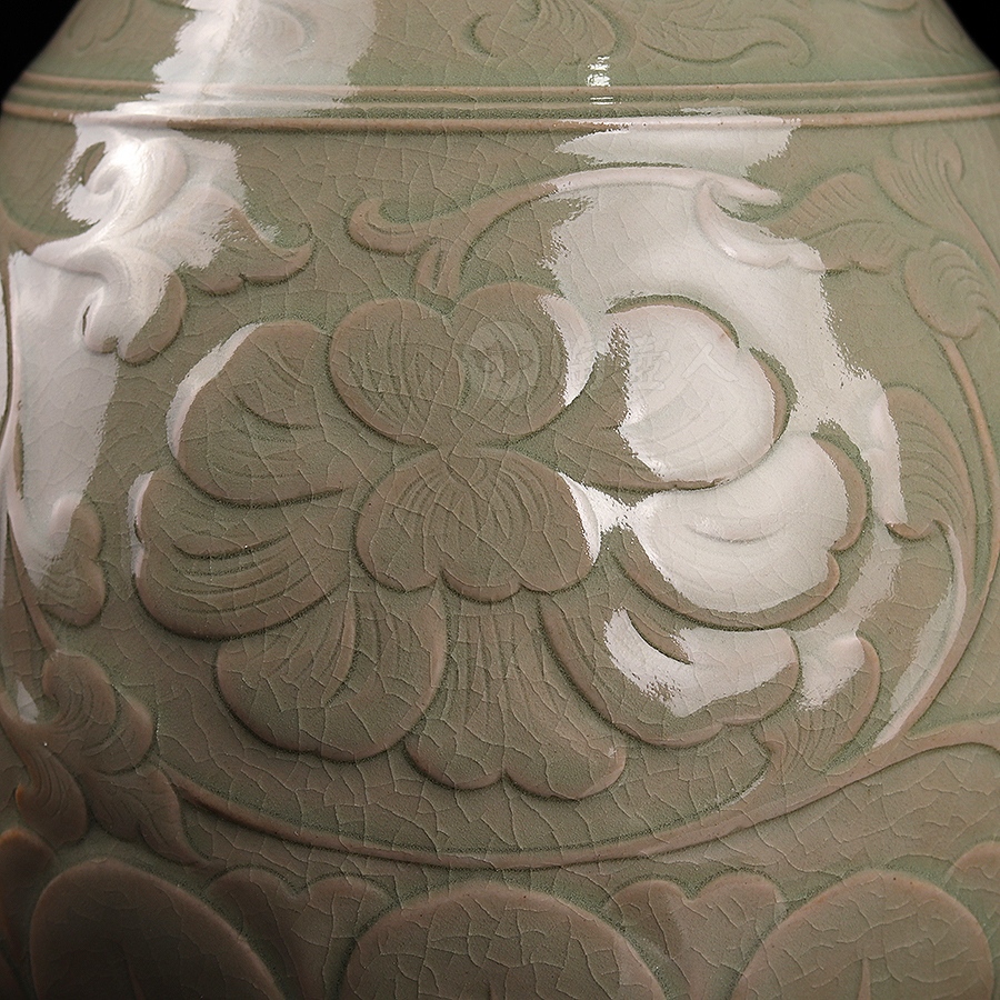 玉壶春瓶(高足缠枝纹)