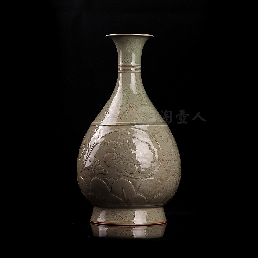 玉壶春瓶(高足缠枝纹)