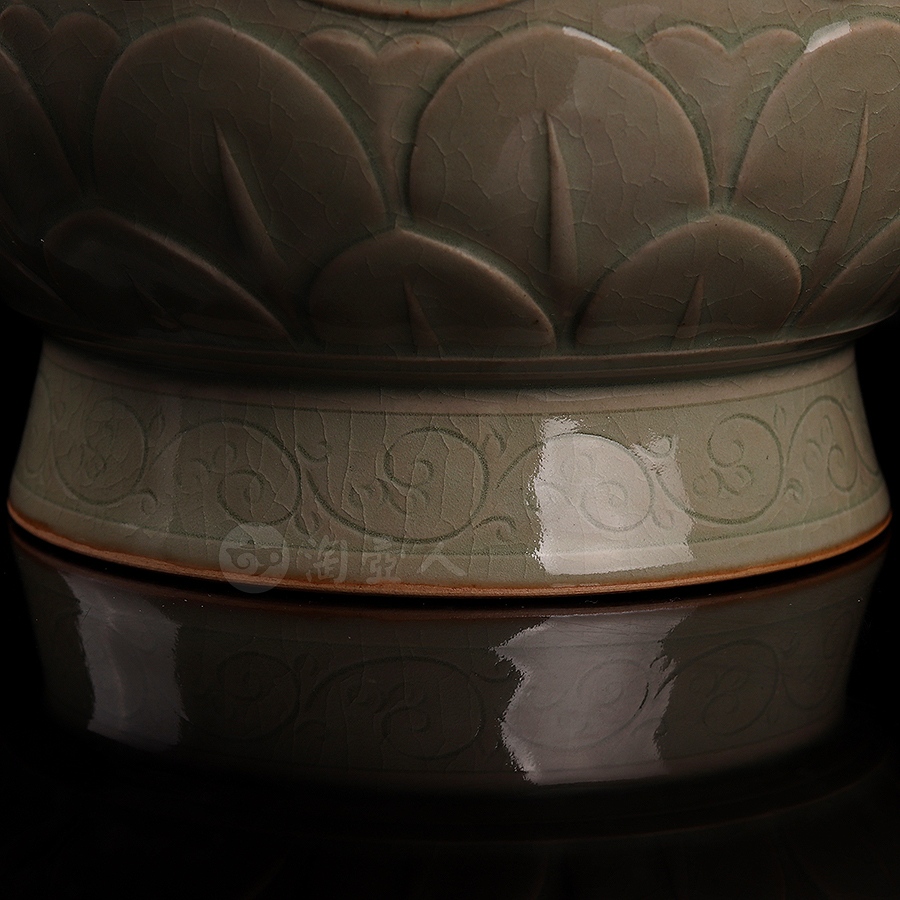 玉壶春瓶(高足缠枝纹)