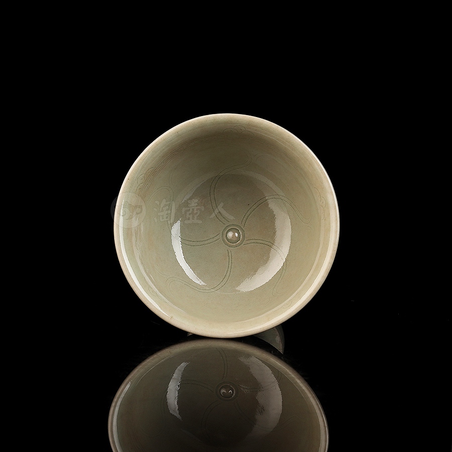 莲瓣缠枝高足杯