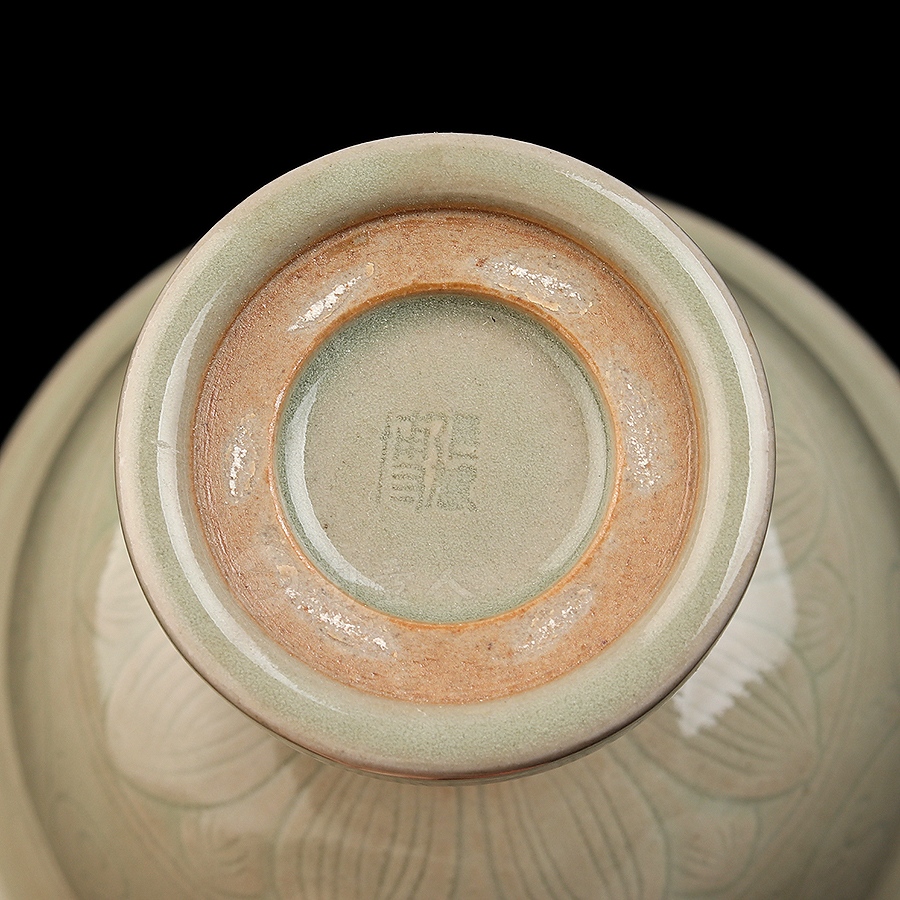 莲瓣缠枝高足杯