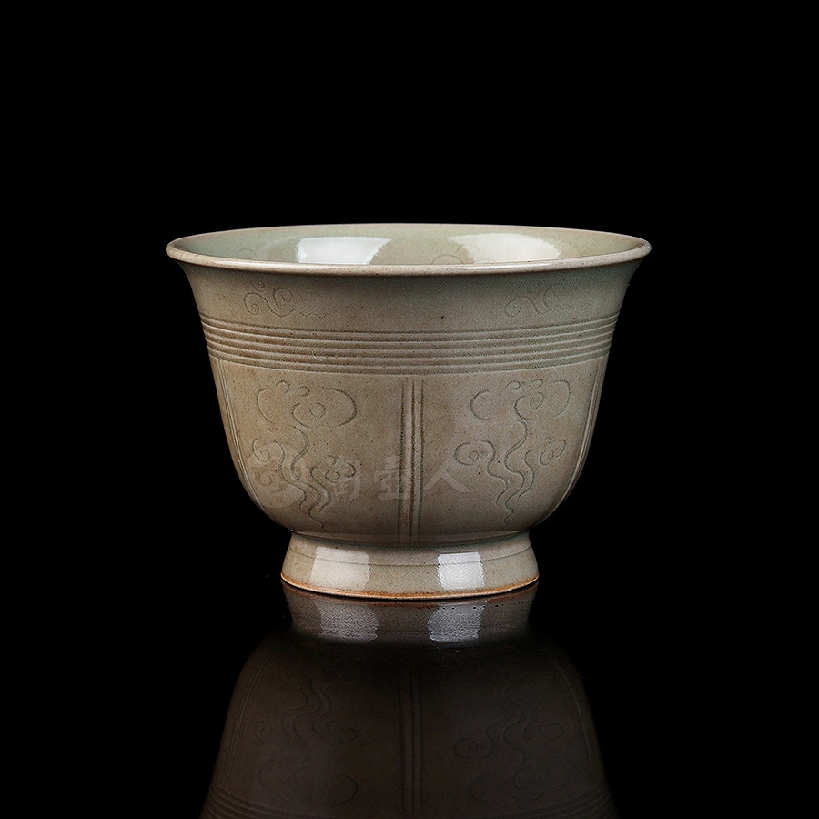 鹦鹉衔枝祥云杯