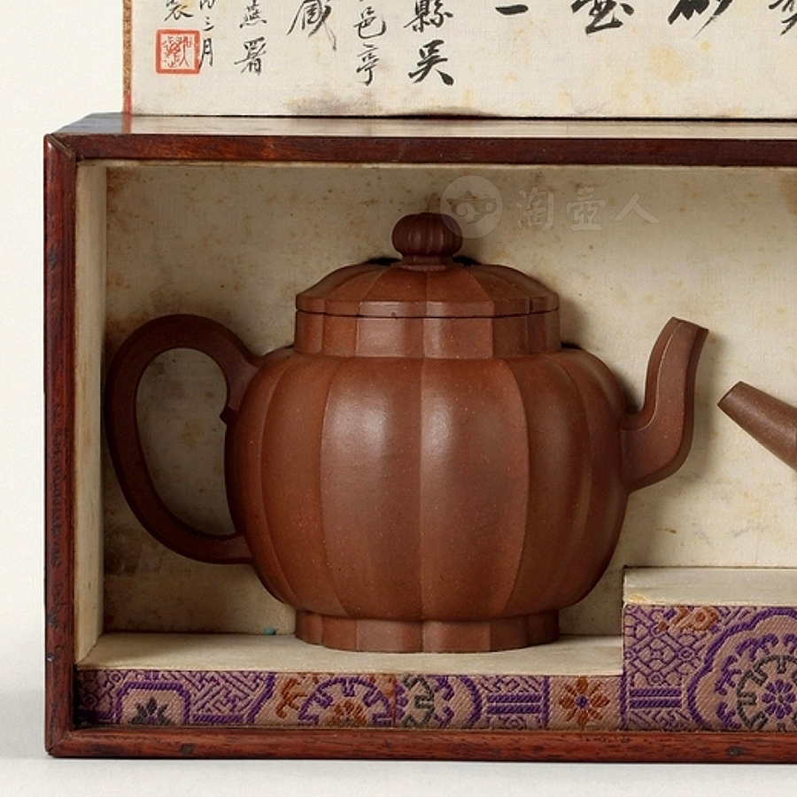菱瓣圆壶,扁圆壶