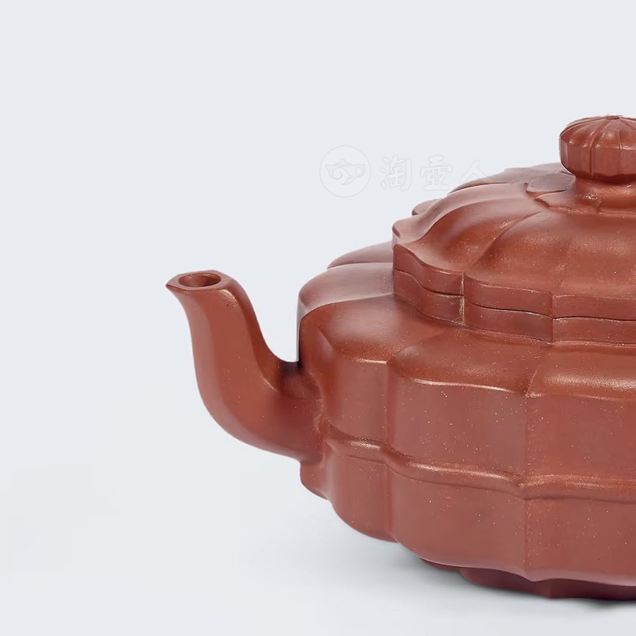 大彬菱花壶