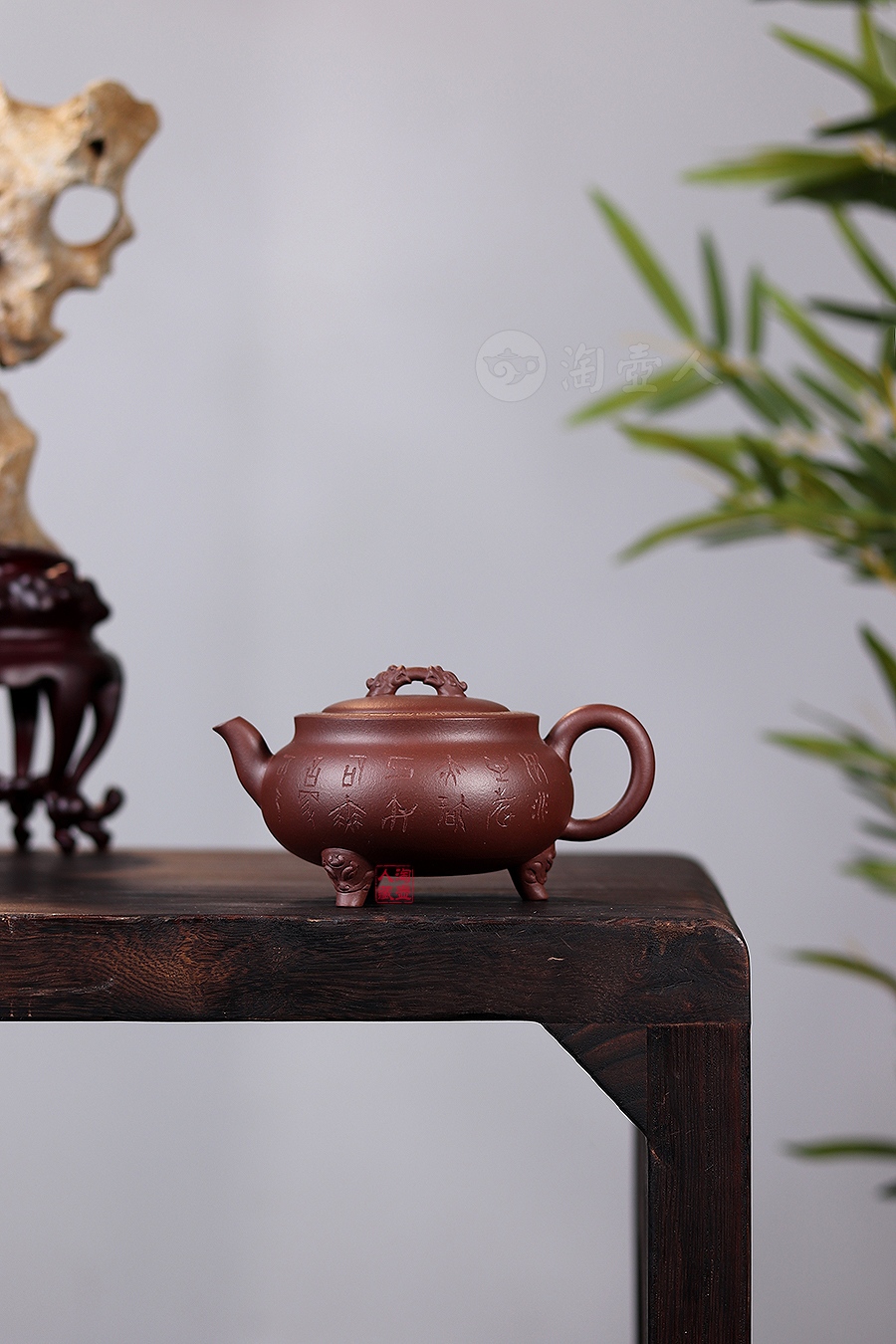 双龙三足鼎壶(描金)