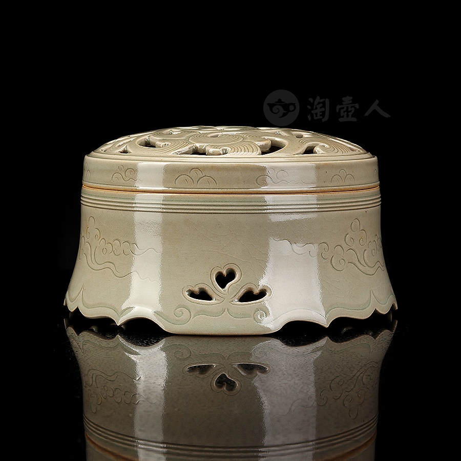 祥云纹镂空香炉(大)