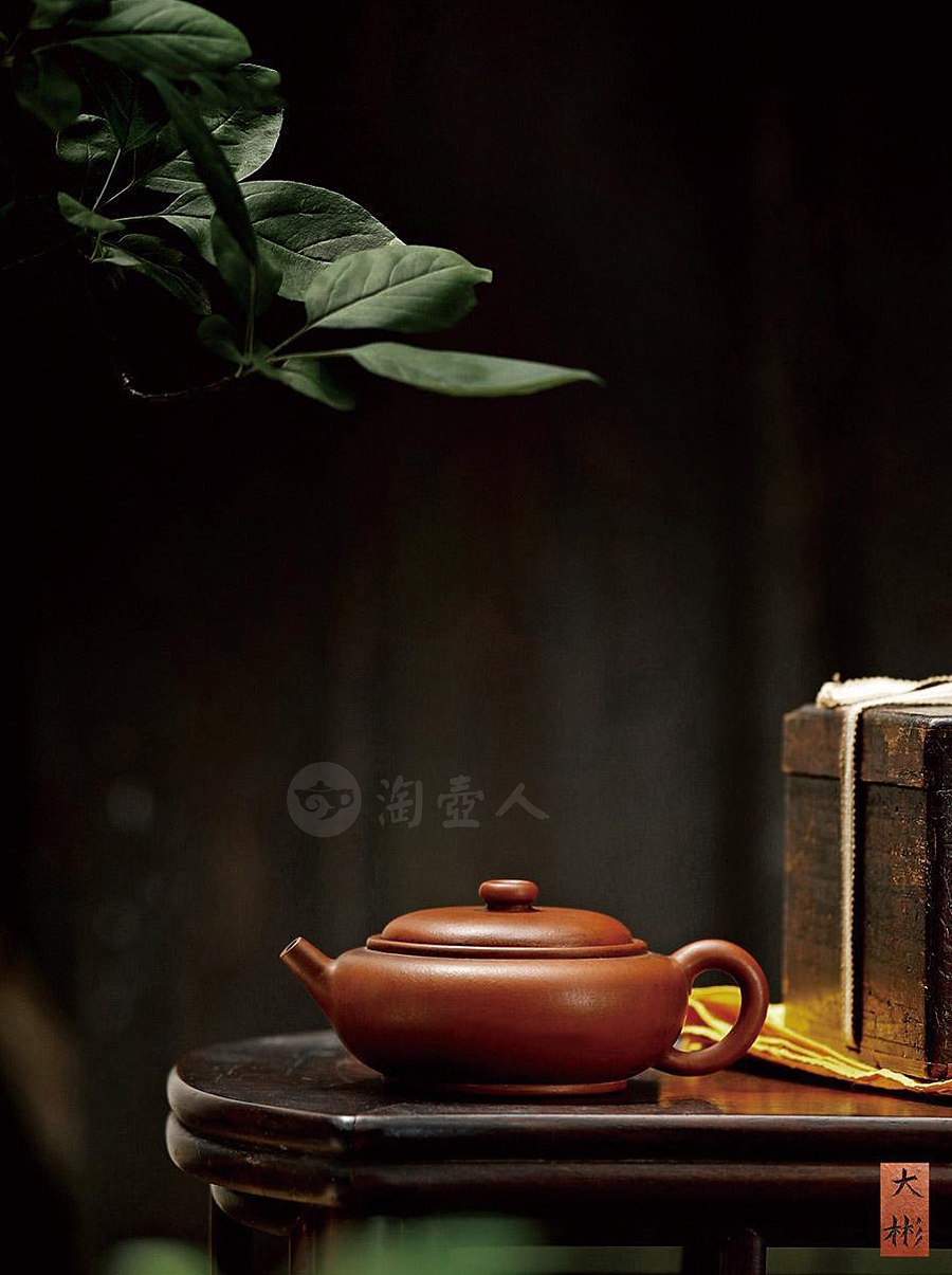 朱泥调砂扁圆壶