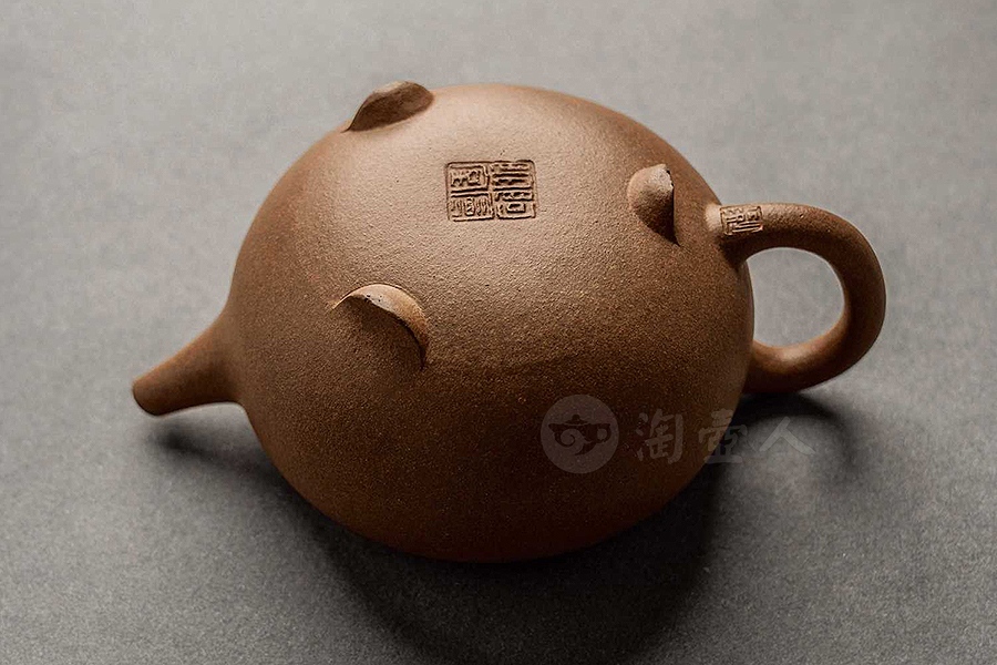 陈曼生铭 龚心钊旧藏 珠凤团壶