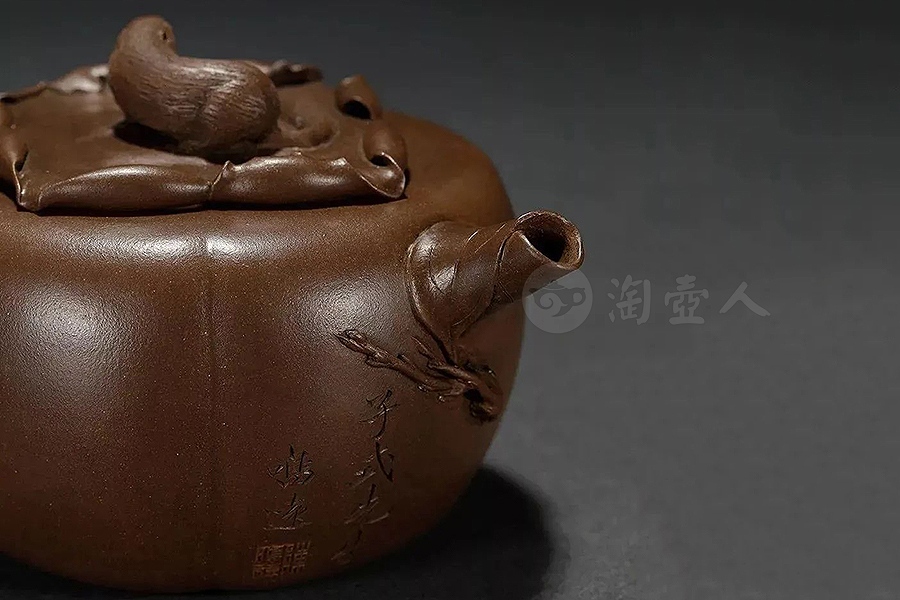 紫泥松鼠柿子壶