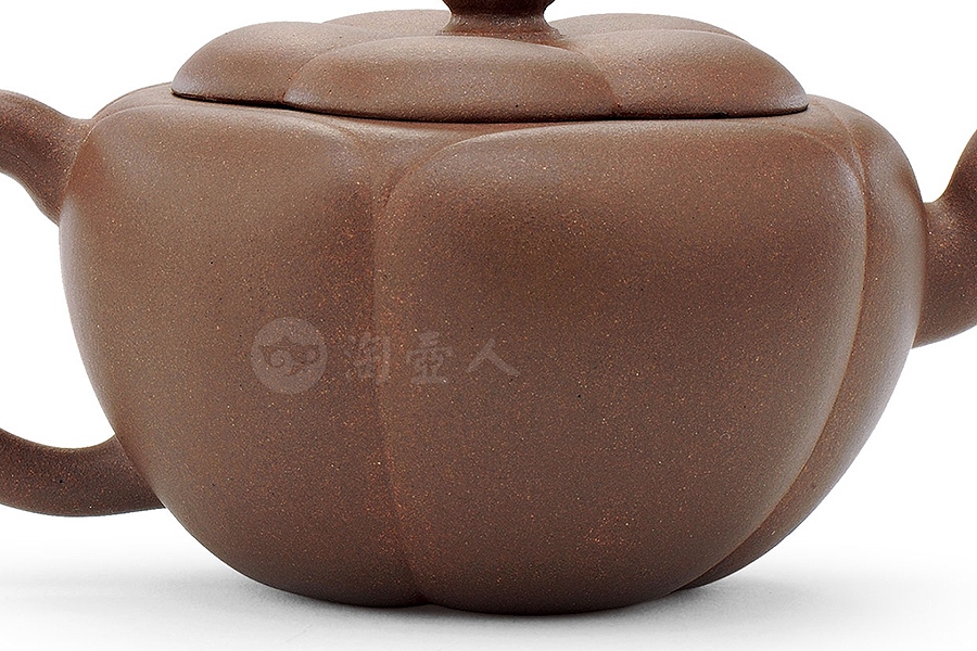 春雪梅瓣壶