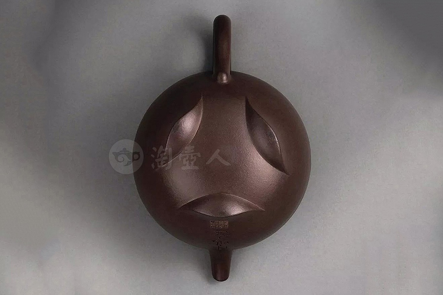 三足圆壶