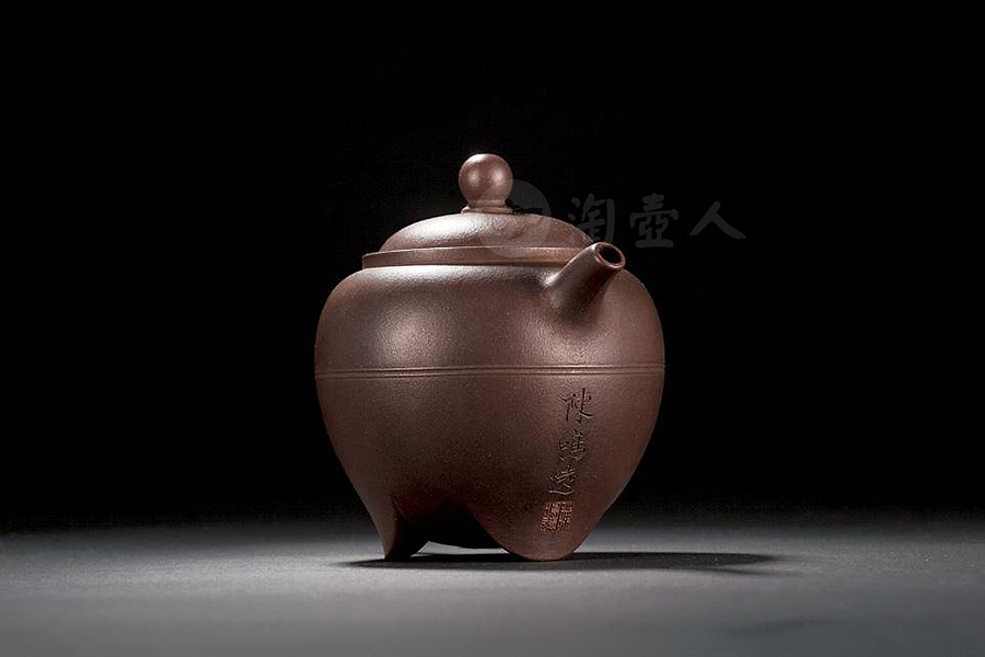 三足圆壶