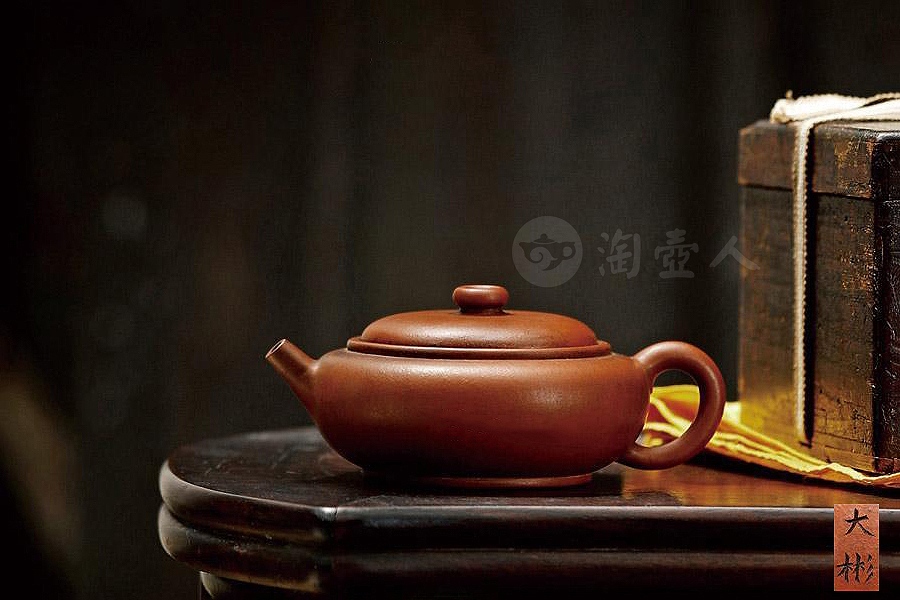 朱泥调砂扁圆壶