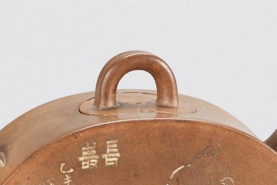 玉成窑半月壶