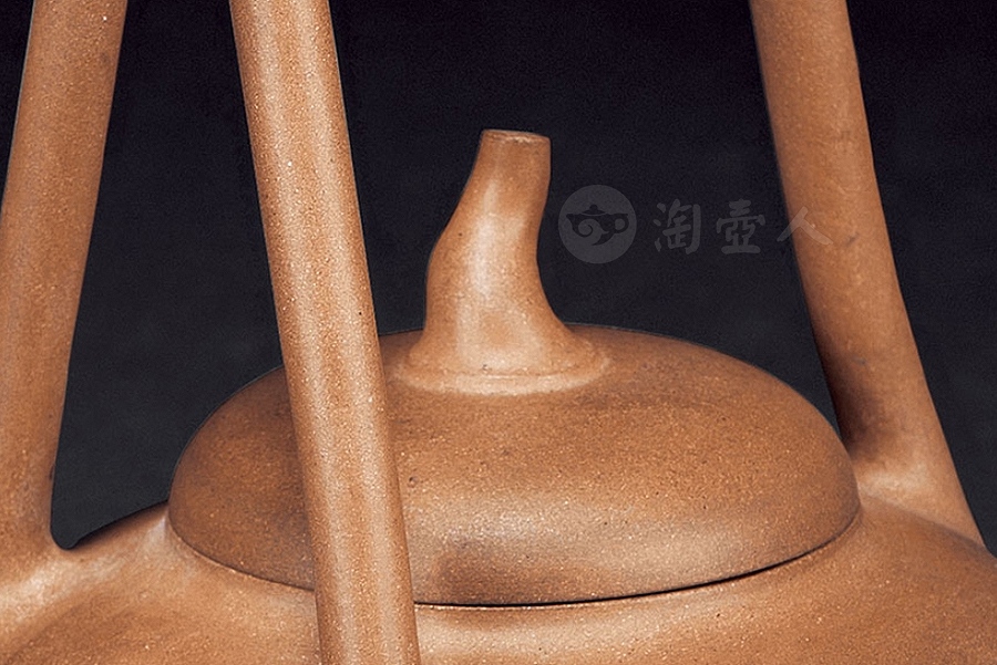 石林何氏款三叉提梁壶