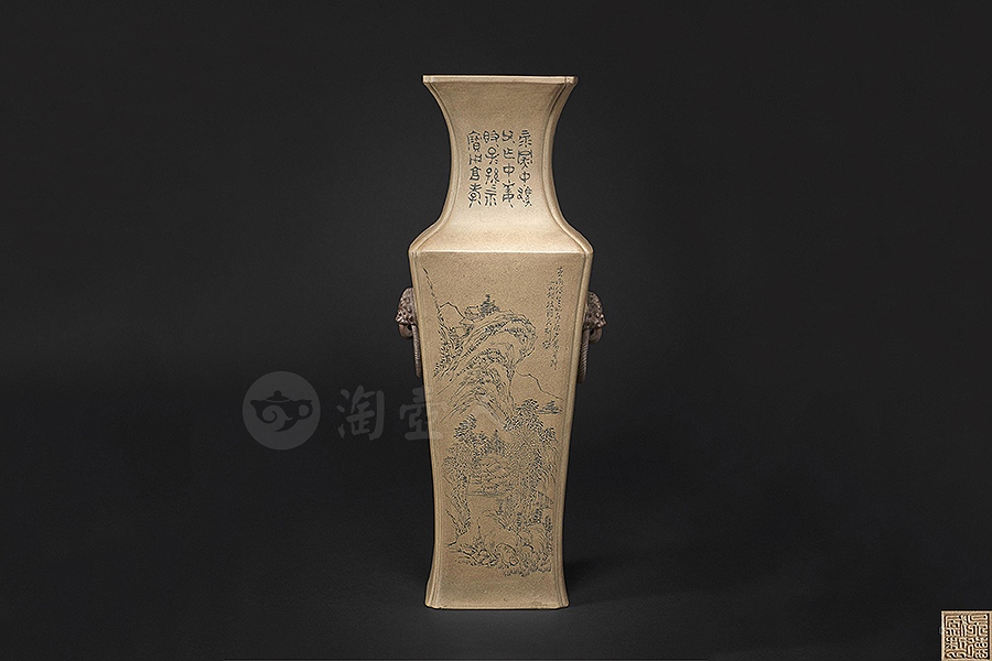 段泥兽耳方尊瓶