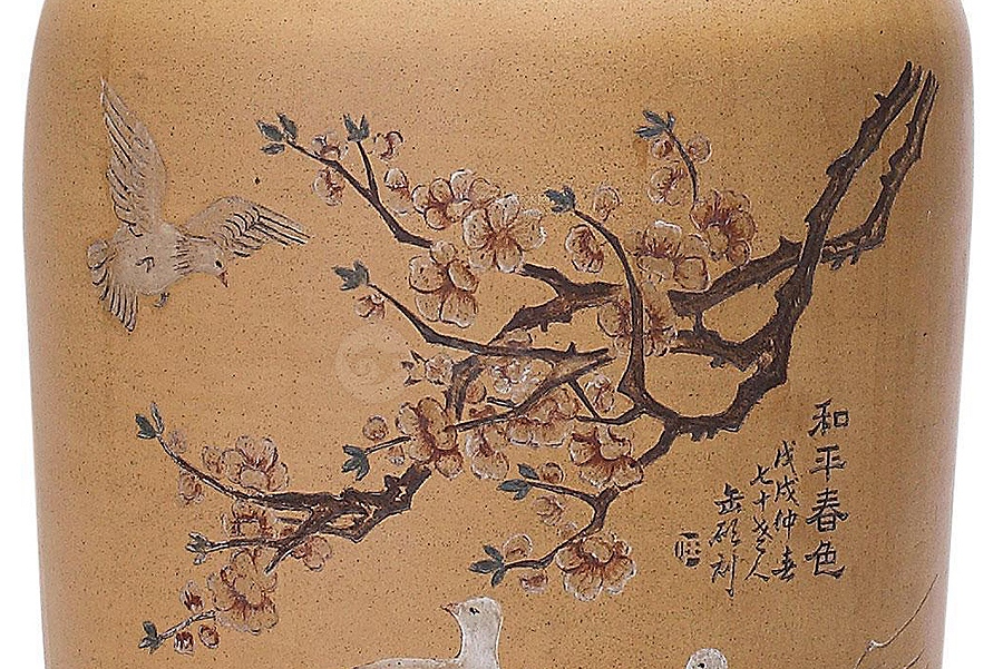 和平春色段泥瓶