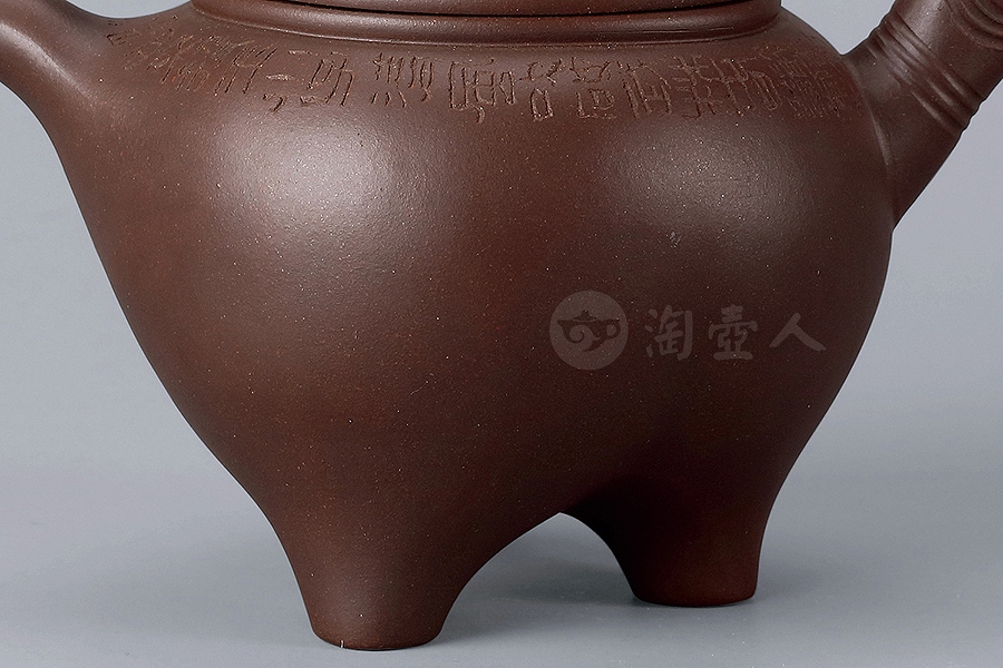 三足凤首壶