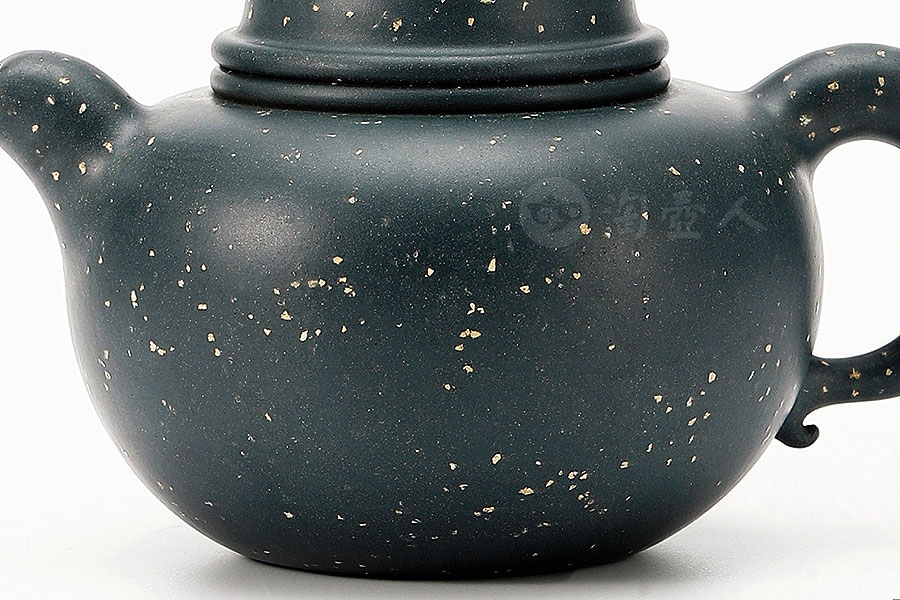 高帽掇球壶