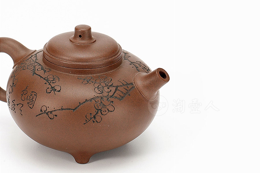 三足逸泉壶