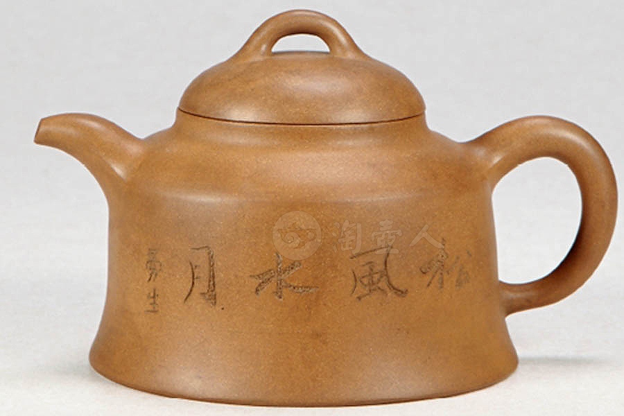 段泥金钟壶