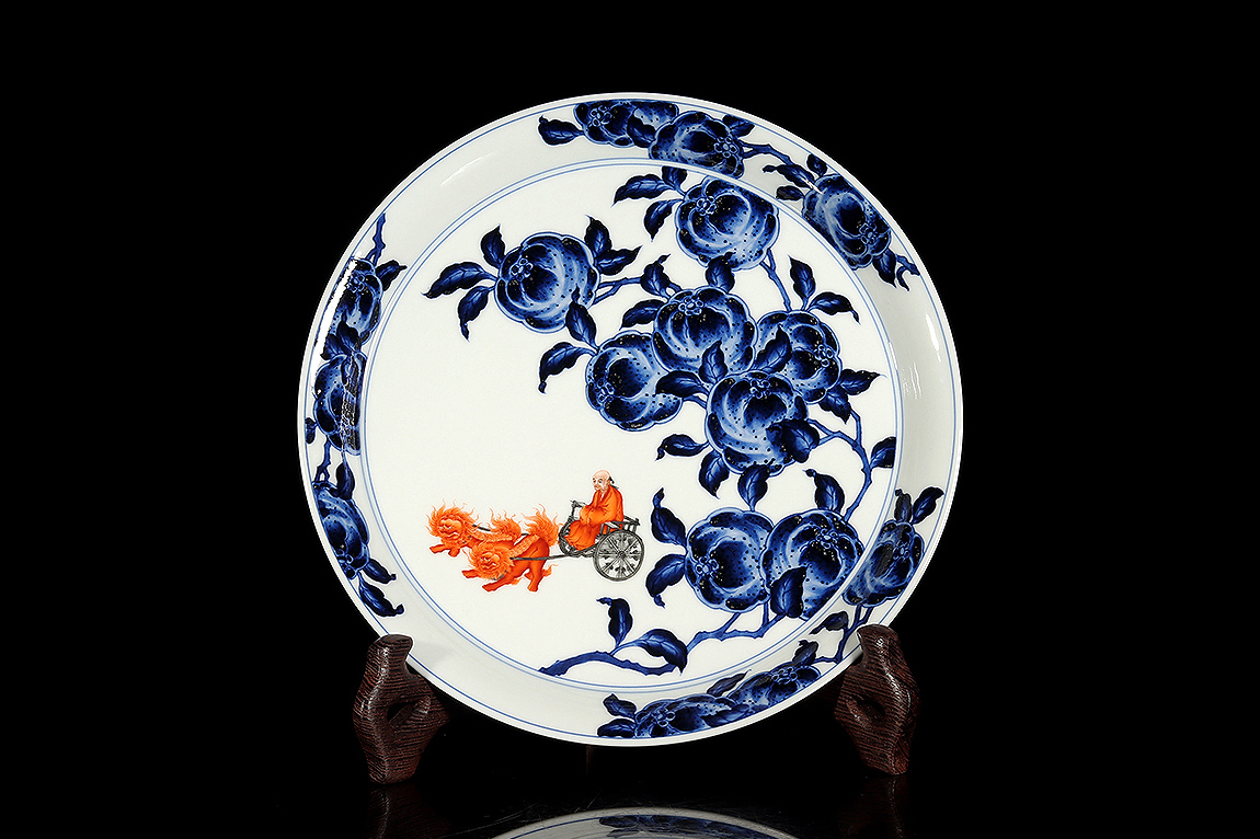 青花矾红桃林仙驭盘