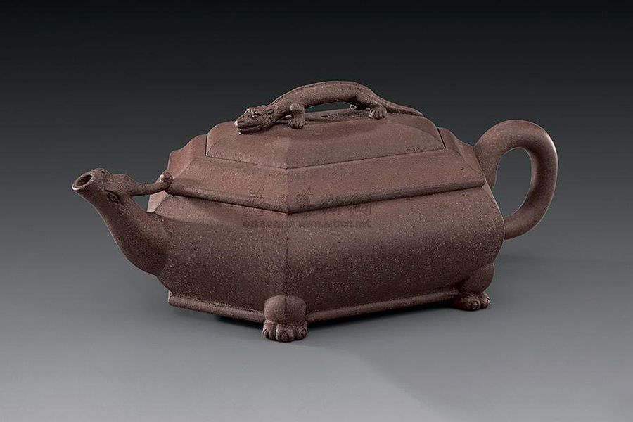 兽钮紫砂壶