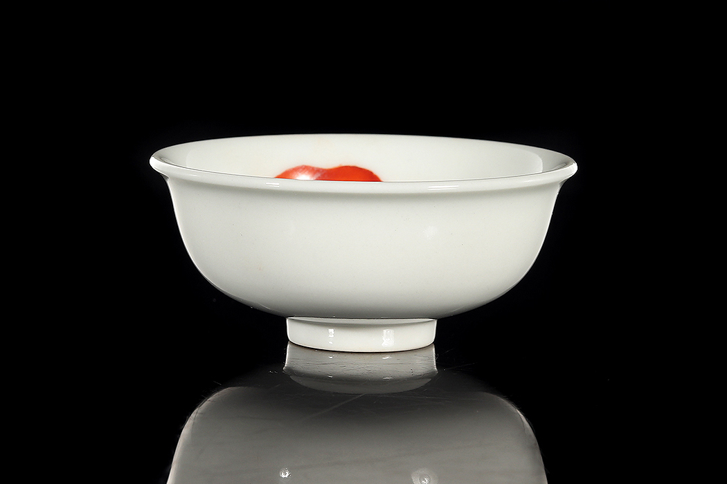 青花矾红柿子杯